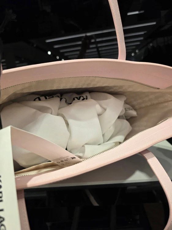 Różowa torebka Karl Lagerfeld IKON Shopper z zamknięciem na suwak i pojemnym wnętrzem