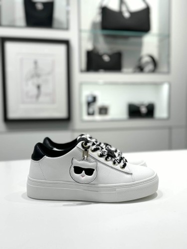 Karl Sneakersy.jpg