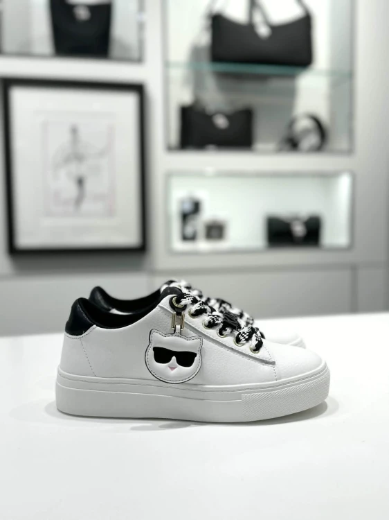 Karl Sneakersy.jpg