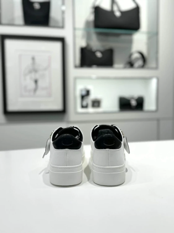 Karl Sneakersy 3.jpg