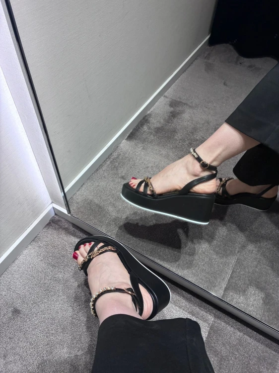 Karl Lagerfeld Paris Signature Charm Wedge Sandals sandały damskie