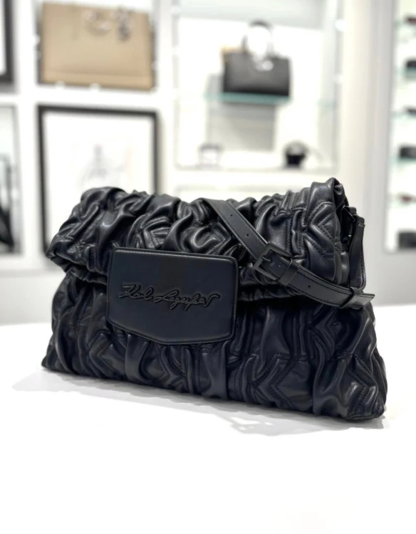 Tote Black 1.jpg