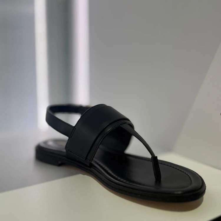 Michael Kors Carmen Signature Logo Thong Sandal Kolor