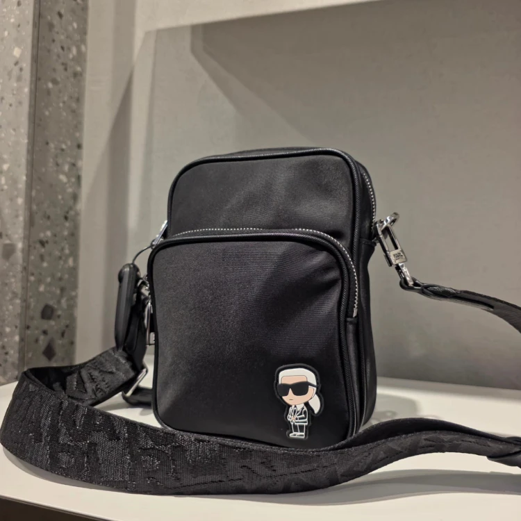 karl-lagerfeld-ikon-nylon-small-messenger-bag-czarna-listonoszka-meska-1.jpg