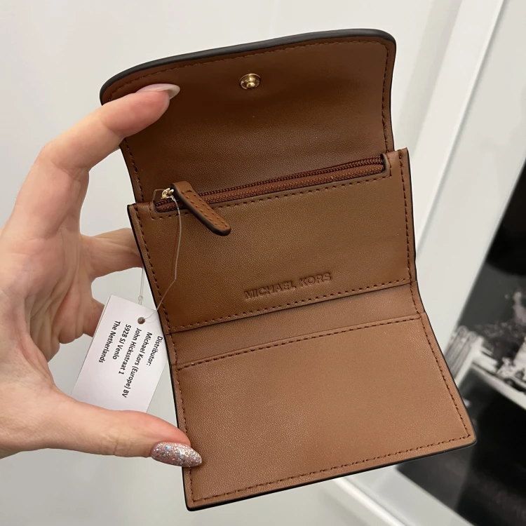 Michael Kors Vanilla Trifold Interior.jpg